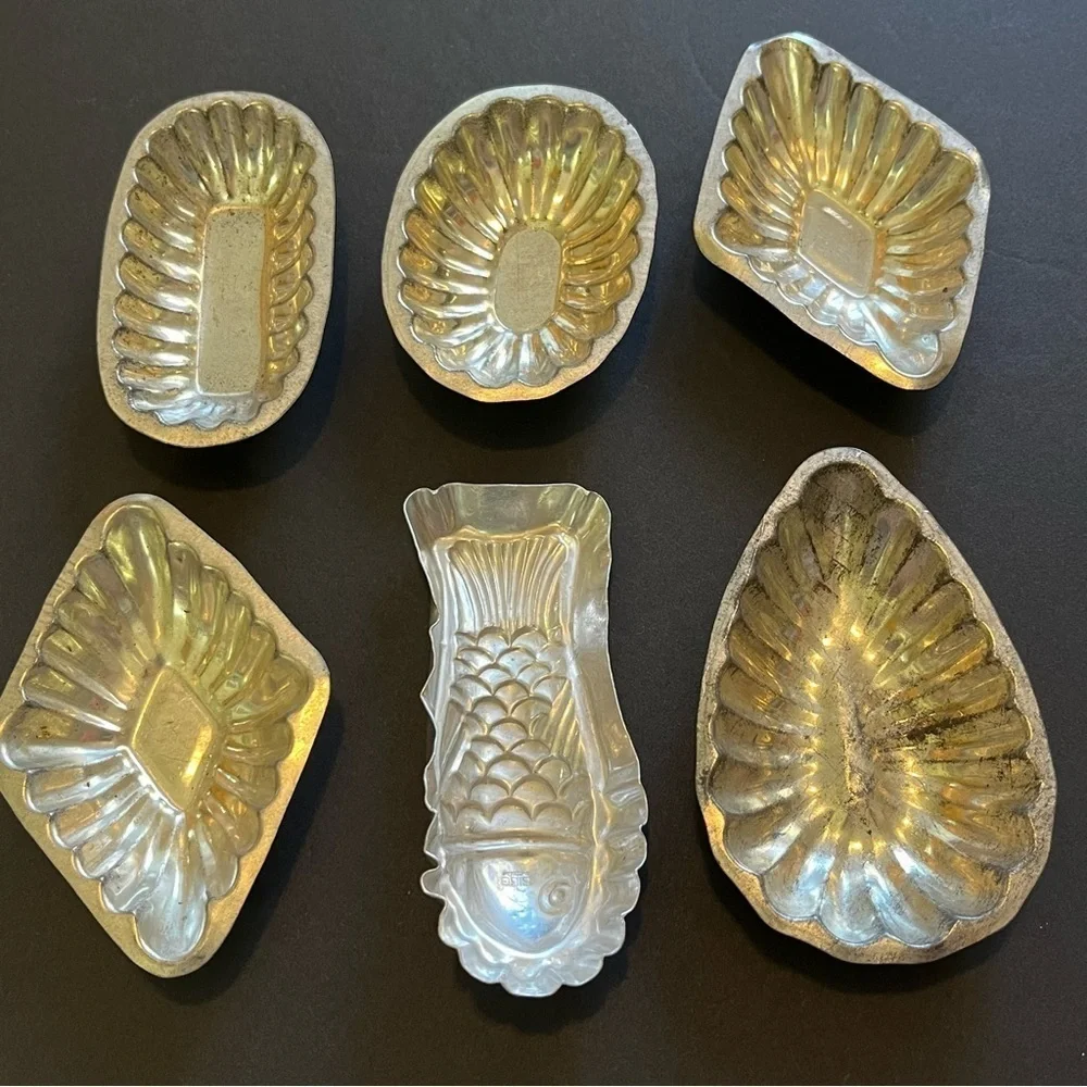 Lot 6 Mixed Vintage Mini Aluminum Tart Cake Cookie Pans Molds Soaps Crafts Choc